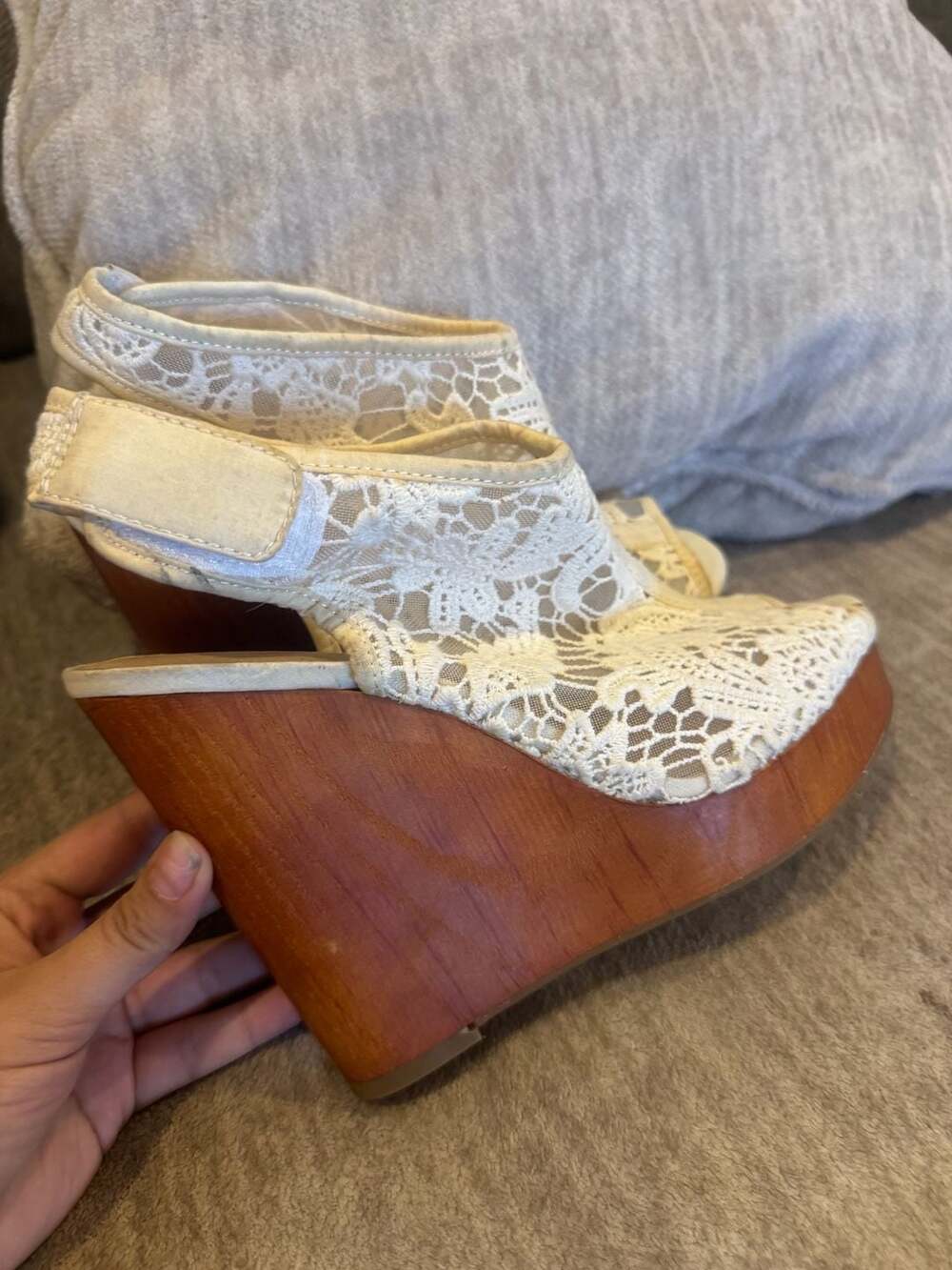Lucky Brand Ivory Lace Rezdah Platform Wedge Sandals